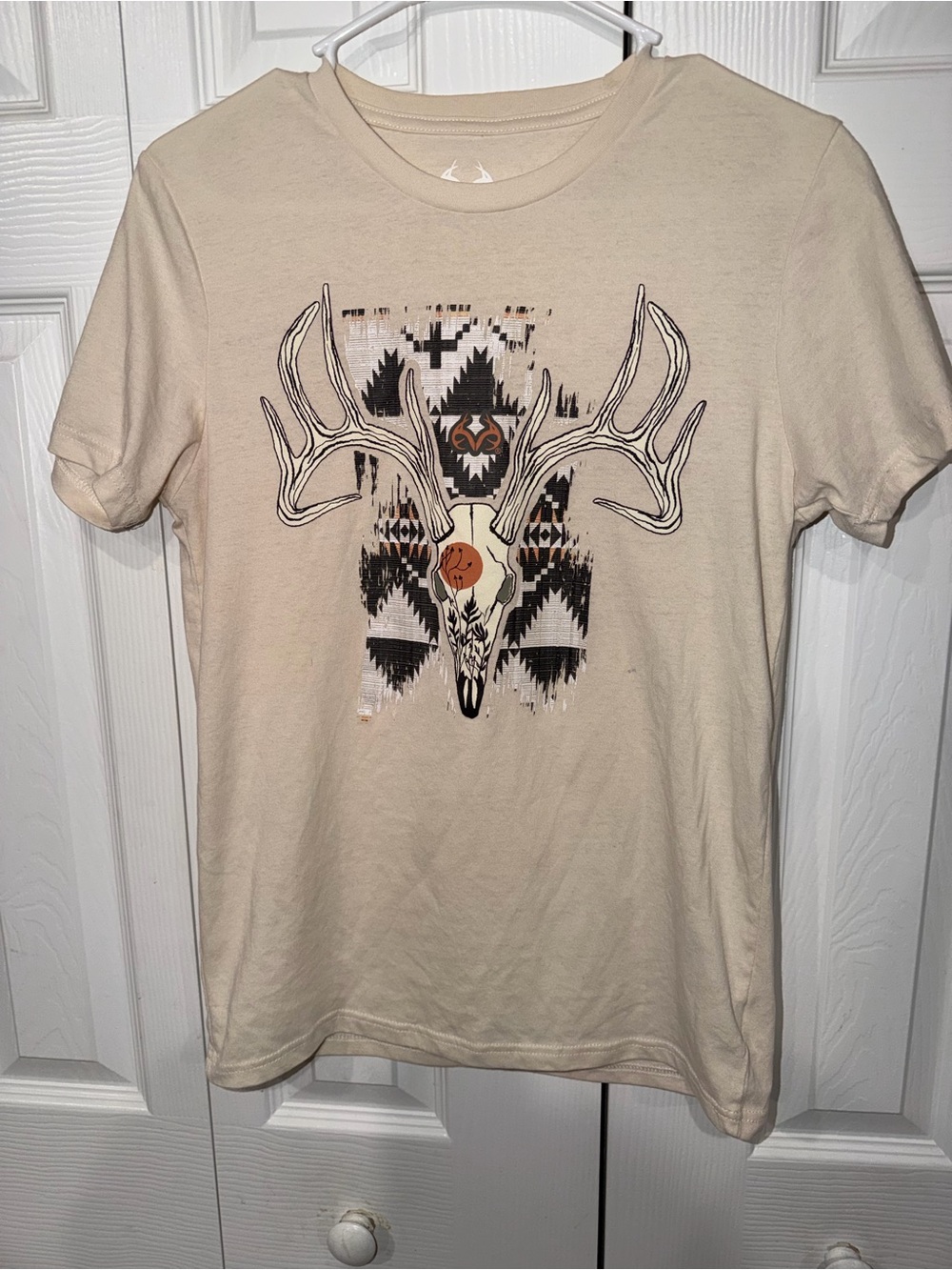 Realtree Cream Short Sleeve Tee with Deer Skull Graphic
